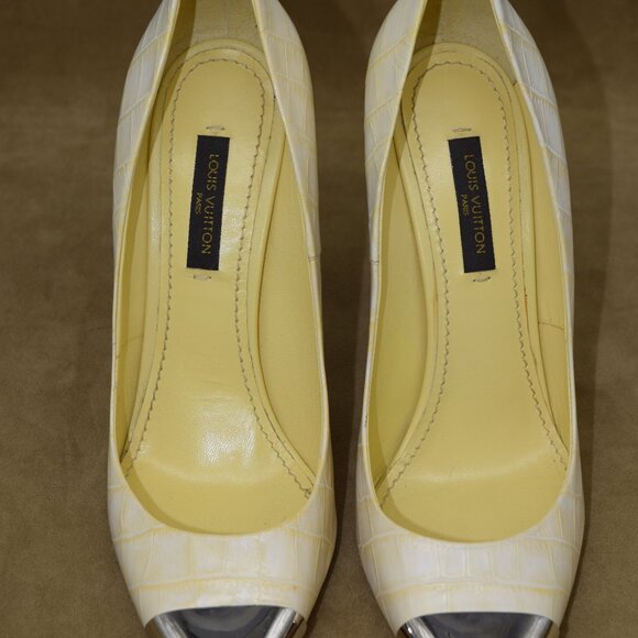 EUC Louis Vuitton Merry-Go-Round Heels Pumps 36 M Cream Alligator 6 M Metal Toe - Picture 13 of 15